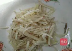 Illustration of how to make egg roll pancake 2