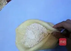 Illustration of how to make thin shortbread cookies 6