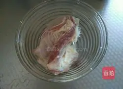 Black Illustration of how to make pepper donkey meat pie 1