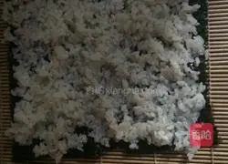 Illustration of how to make sushi rolls and milkshake 8