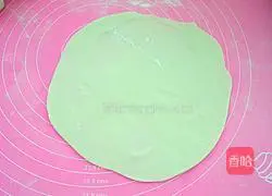 Illustration of how to make scallion pancakes 6