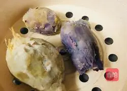 Illustration of how to make sweet potato egg pancake 1