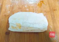 Illustration of how to make sesame and salt layer cake 5