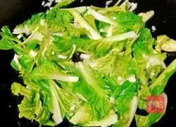 Illustration of how to make fried rice noodles with meat patties and eggs 11