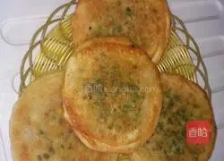 Illustration of how to make scallion pancakes 9