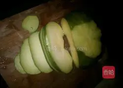 Illustration of how to make stir-fried gingerbread melon 1