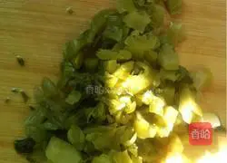 Illustration of how to make pickle egg pancake 2