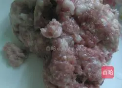 Illustration of how to make salted egg steamed meatloaf 1