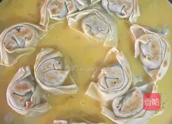 Illustration of how to make wonton pancakes 2