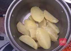 Illustration of how to make pastoral potato cakes 1