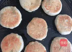 Illustration of how to make fried shepherd's purse and fresh meat buns 12