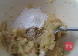 Illustration of how to make banana and sweet potato cake 6