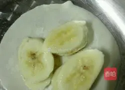 Illustration of how to make banana pancakes 2