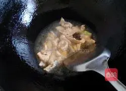 Illustration of how to make braised cabbage and shredded pork pancakes 2