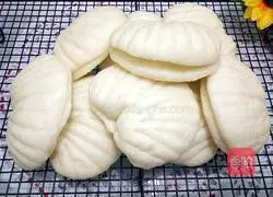 Illustration of how to make steamed shell cakes 13