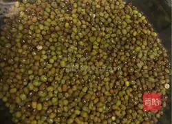 Illustration of how to make mung bean cake 1