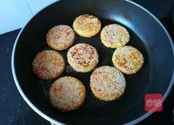 Illustration of how to make sweet potato cakes 13