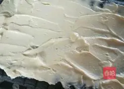 Illustration of how to make bamboo charcoal cake roll 12