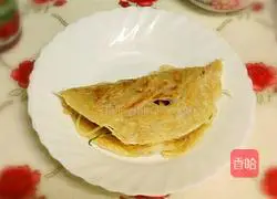 Illustration of how to make cucumber and egg hand cakes 1