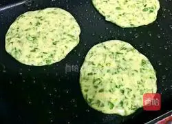 Illustration of how to make pan-fried celery cake 5