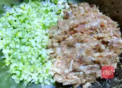 Illustration of how to make homemade meatloaf 2