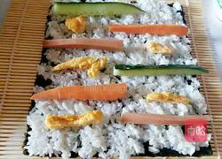 Simple sushi recipe illustration 3