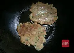 Illustration of how to make chive and egg pancake 4