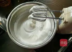 Illustration of how to make eight-inch fresh milk chiffon cake 11