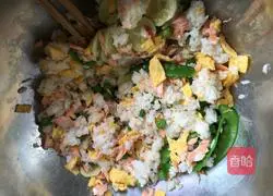 Illustration of how to make grilled salmon chirashi sushi 7