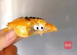 Illustration of how to make a bite of apple crisp 17