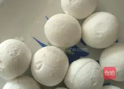 Illustration of how to make microwave glutinous rice balls 1