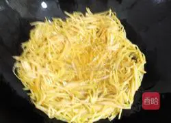 Illustration of how to make pan-fried potato pancakes 3