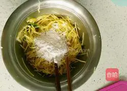 Illustration of how to make delicious potato pancakes 4