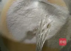 Illustration of how to make banana walnut muffins 4