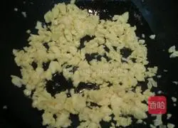 Illustration of how to make chives, eggs and shrimp skin boxes 4