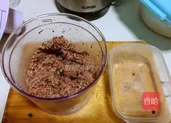 Leek Sausage Pie Recipe Illustration 3