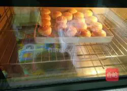 Illustration of how to make jujube egg yolk cake 25