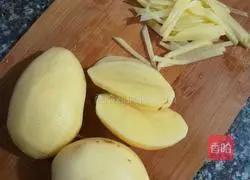 Illustration of how to make fried potato cakes 1