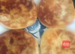 Illustration of how to make cornmeal lard pancakes 8