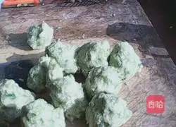 Illustration of how to make pork and cabbage pie 3