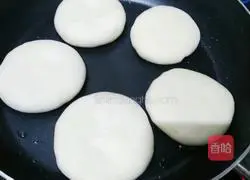 Illustration of how to make mushroom and diced meat pie 17