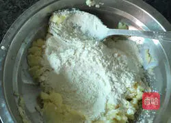 Illustration of how to make pretzel potato pancakes 2