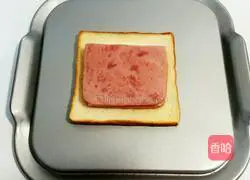 Illustration of how to make Hong Kong style snack ham and toast 6