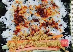 Illustration of spicy ham and meat floss sushi 7