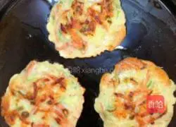 Illustration of how to make potato pancakes 7