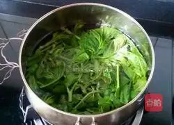 Illustration of how to make Chinese toon egg cake 2