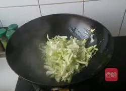 Illustration of home-style fried shredded pancakes 4