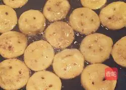Illustration of how to make emoticon potato cake 6