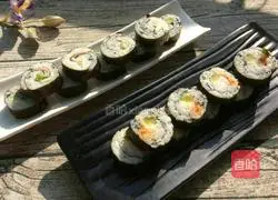 Illustration of how to make avocado sushi 10