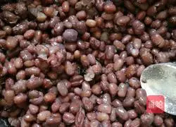 Illustration of how to make red bean box cake 1